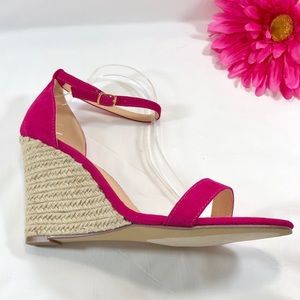 NWOB Faux Suede Fuchsia Wedge Espadrille Sandal